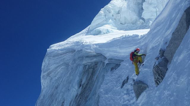 ascenso escalada descenso esquiar correr ultramaratón Everest Kilian Jornet Aventura Amazonia planeta aventura3.jpg