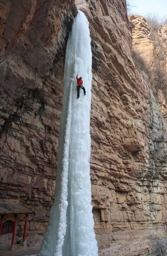 escalada cascada hielo.jpg