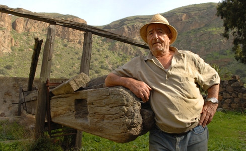 Agustín Hernández Caldera de Bandama Gran Canaria Aventura Amazonia.jpg