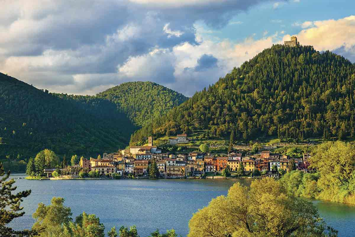 Fortaleza de La Rocca Umbria Pietro Canali Aventura Amazonia.jpg