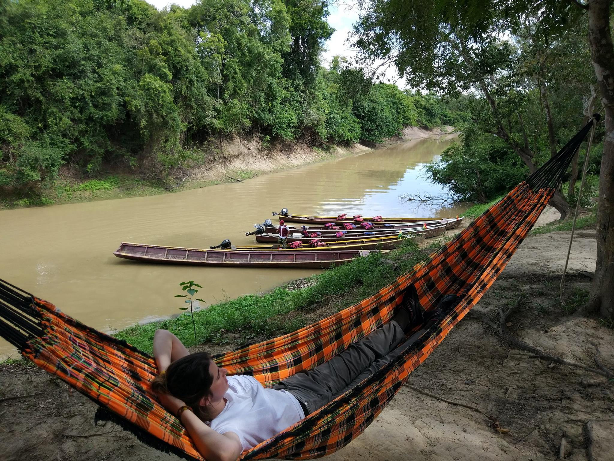 Pablo y Let aprendizaje viajero Río Yacuma Bolivia Aventura Amazonia.jpg