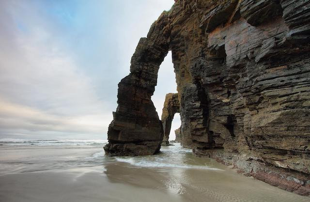 Playa de las Catedrales Ribadeo España Aventura Amazonia.jpg