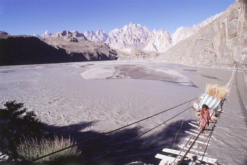Puente de Hussaini Pakistan Aventura Amazonia.jpg