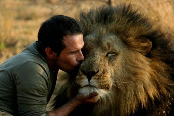 kevin richardson beso leon