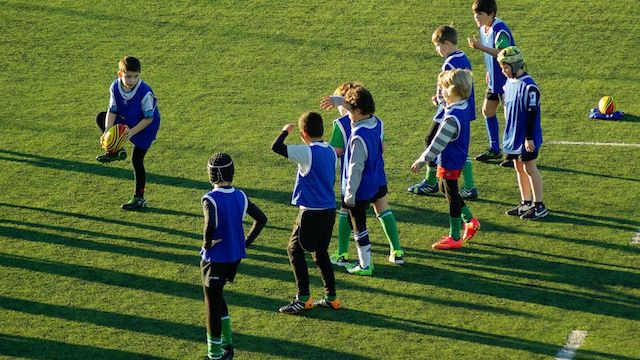 niños rugby aventura amazonia.jpg