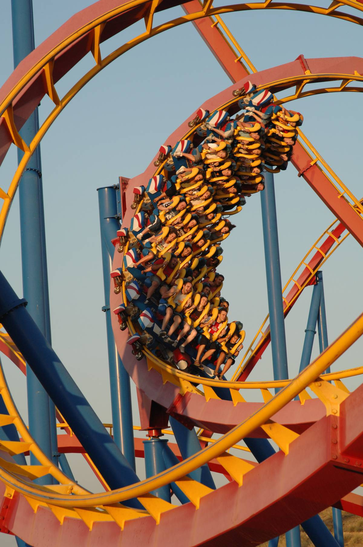 parques de atracción parque warner atracción de acero.jpg