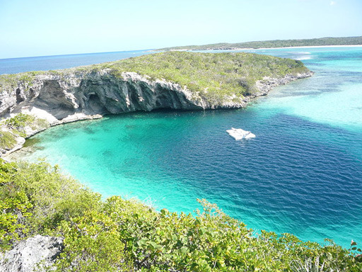 salto-base-agujero-azul.jpg